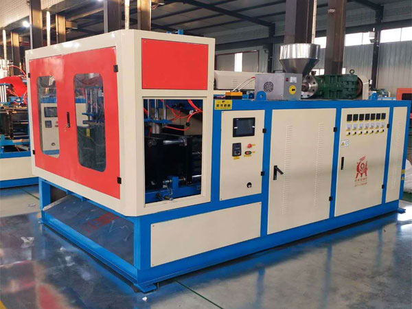 祥龙吹塑机冬季保养温馨提示